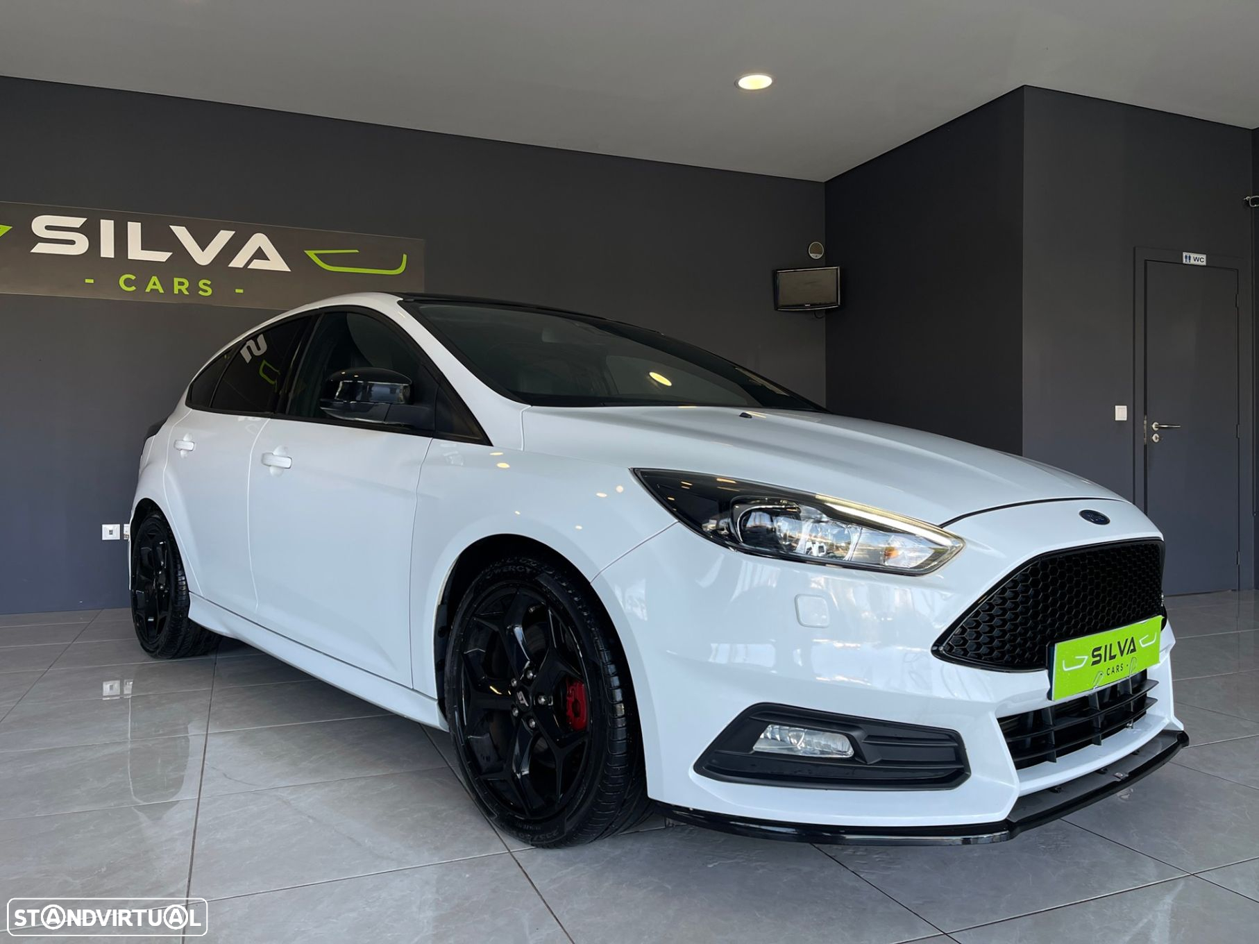 Ford Focus 2.0i ST-2 - 3