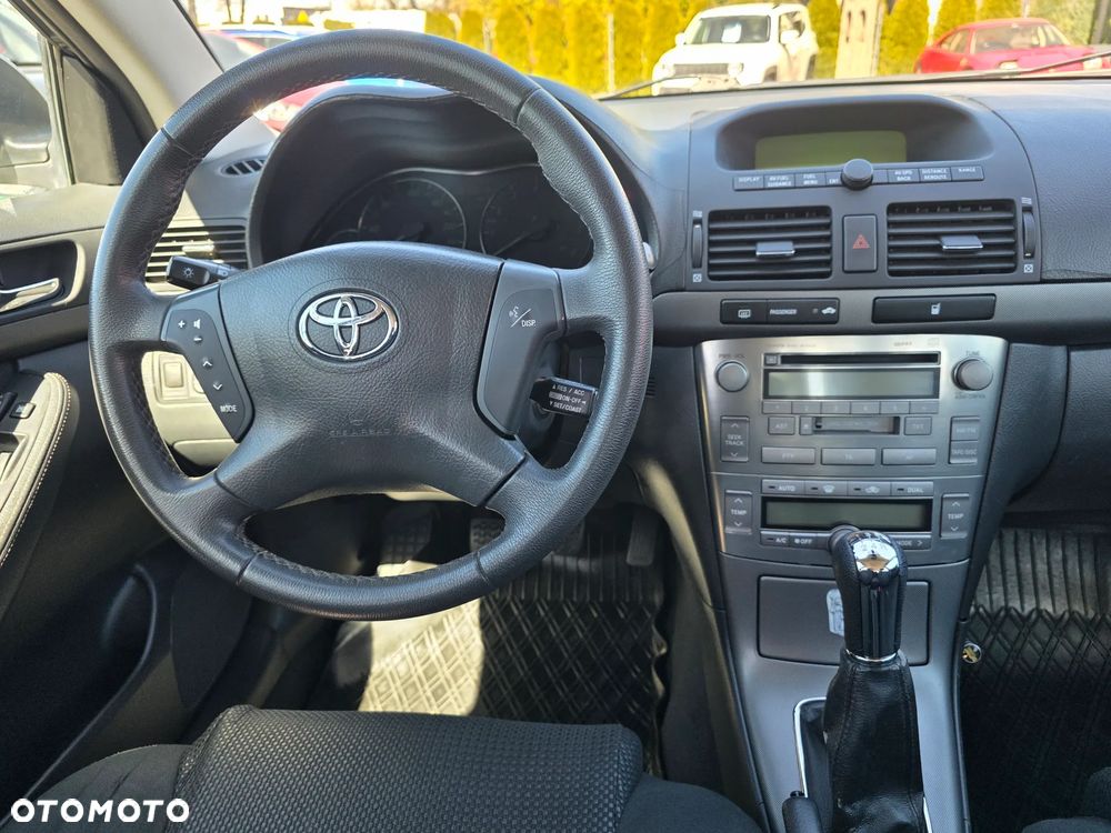 Toyota Avensis 2.0 VVT-i Sol - 25