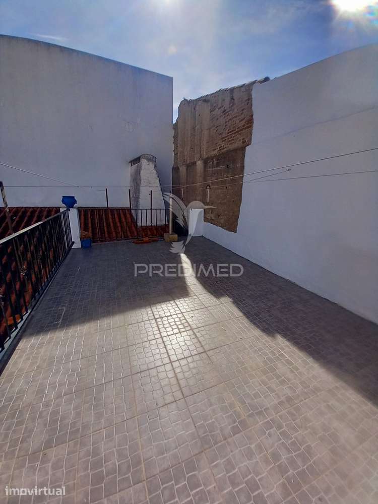 MORADIA COM QUINTAL - Grande imagem: 4/5