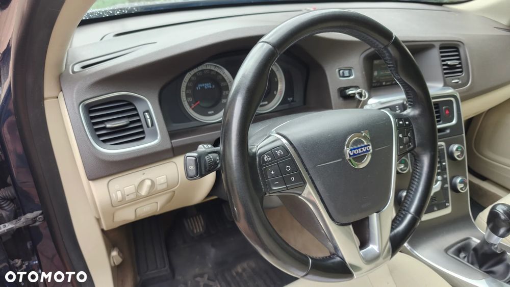 Volvo V60 D4 R-Design Momentum - 8
