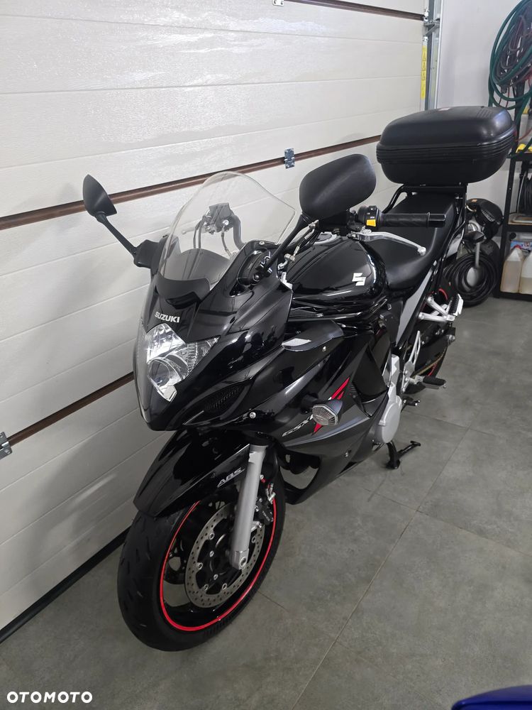 Suzuki GSX - 11
