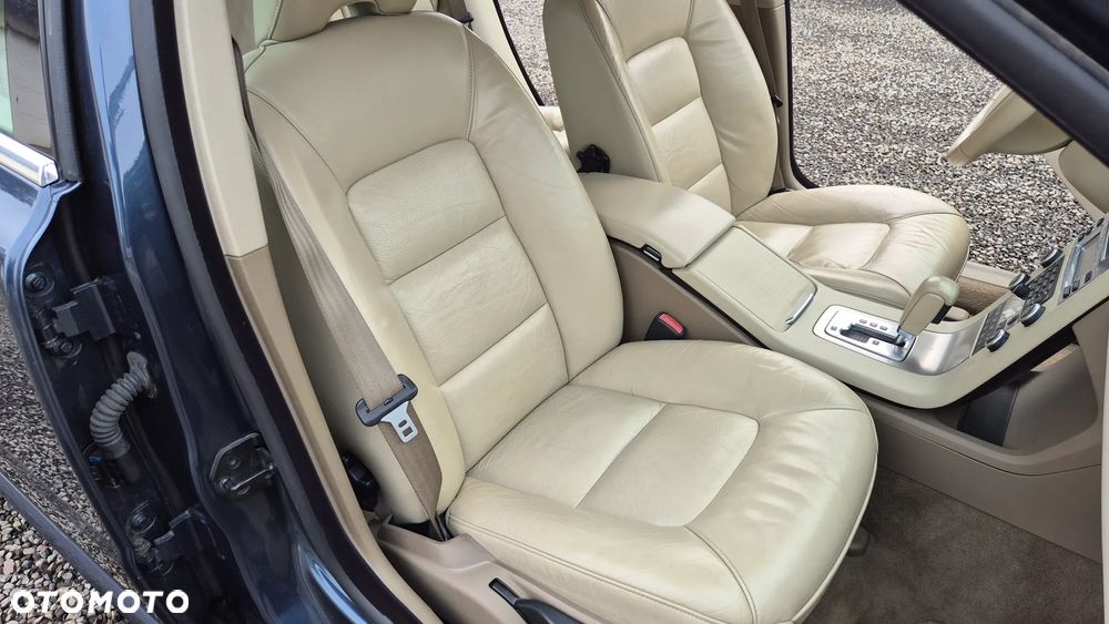 Volvo V70 T6 AWD Momentum - 24