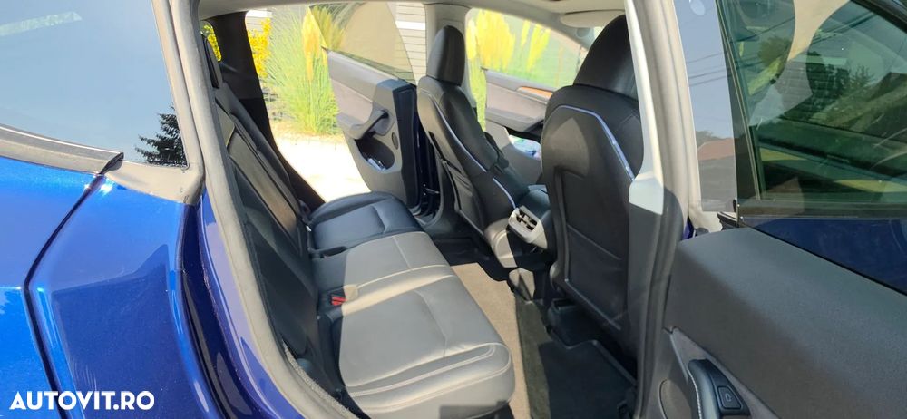 Tesla Model Y - 14