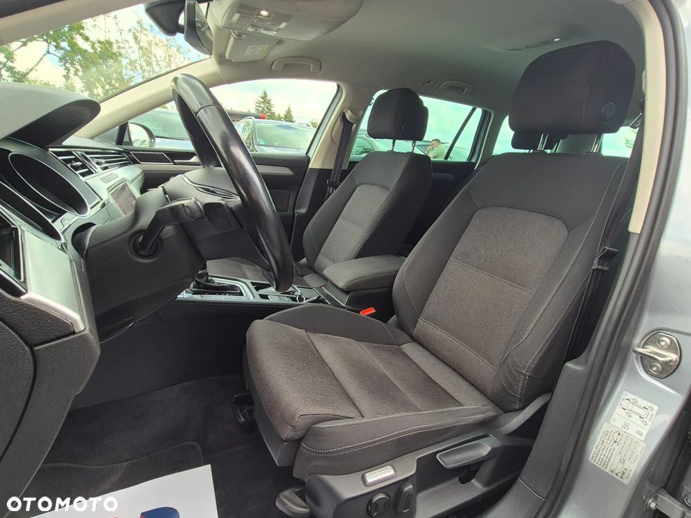 Volkswagen Passat - 25