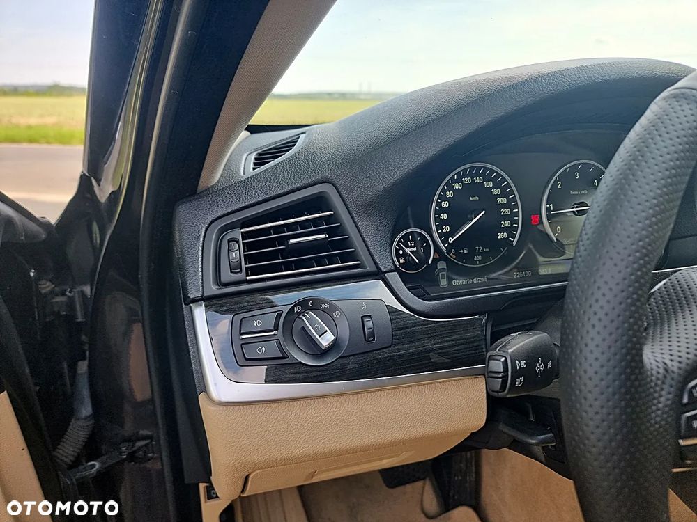 BMW Seria 5 520d Luxury Line sport - 26