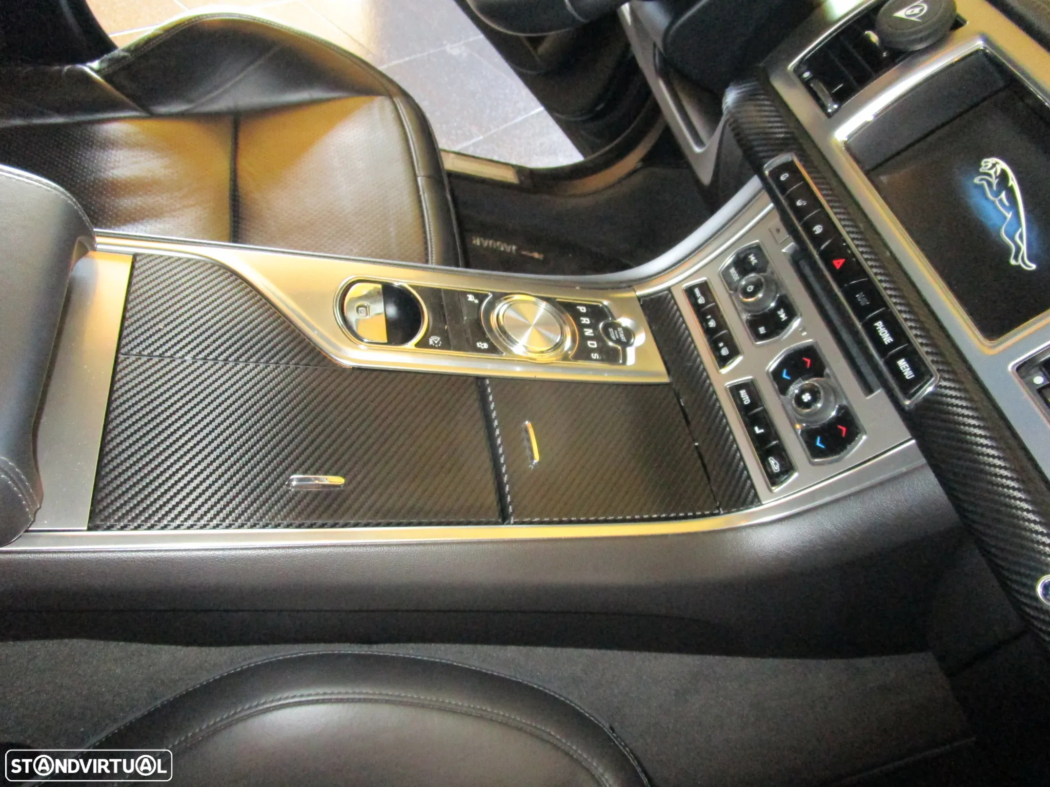 Jaguar XF 2.2 D R-Sport - 42