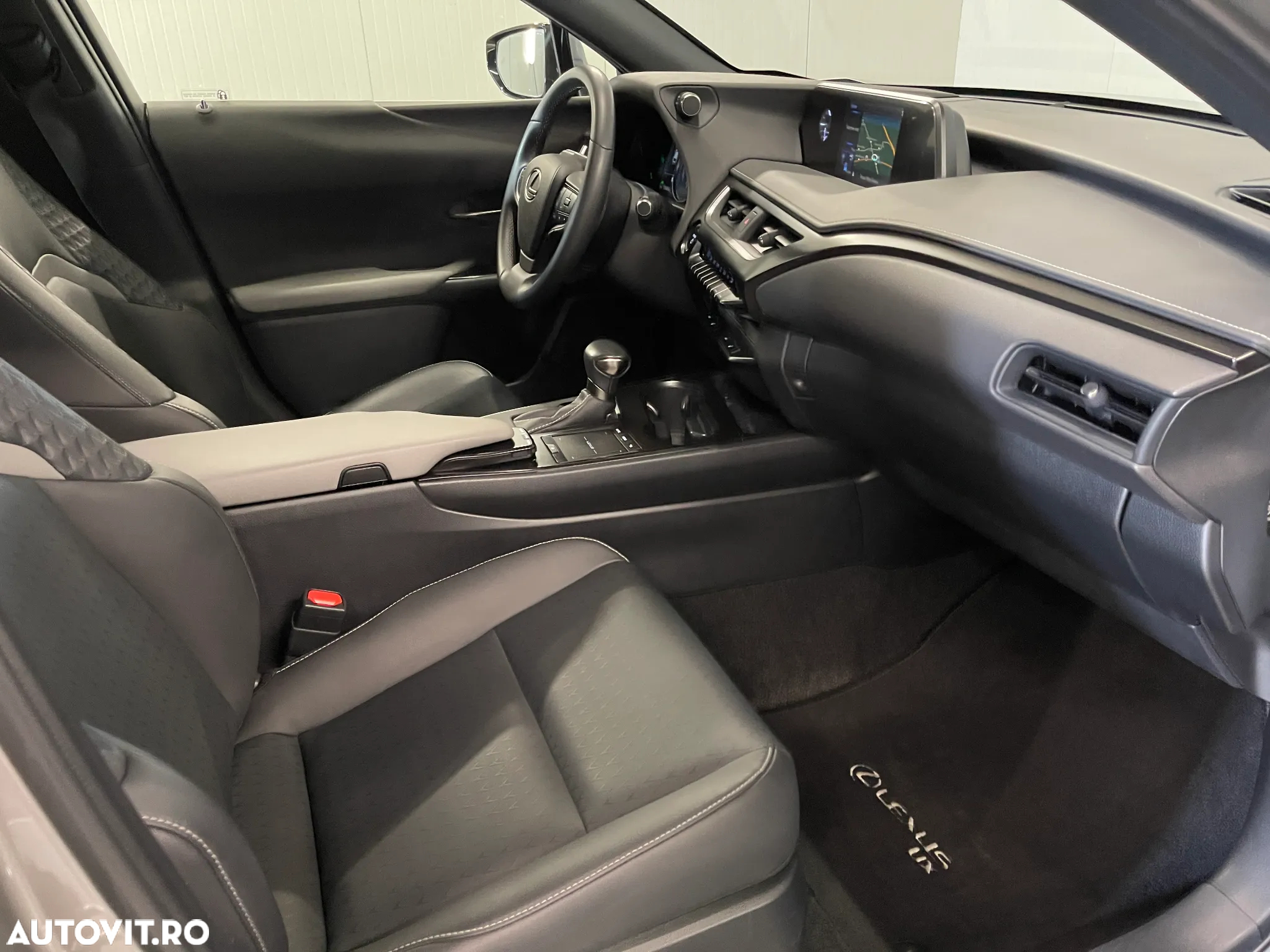 Lexus UX 250h 2.0L HEV 20H- (178 HP) 4X4 CVT Executive - 10