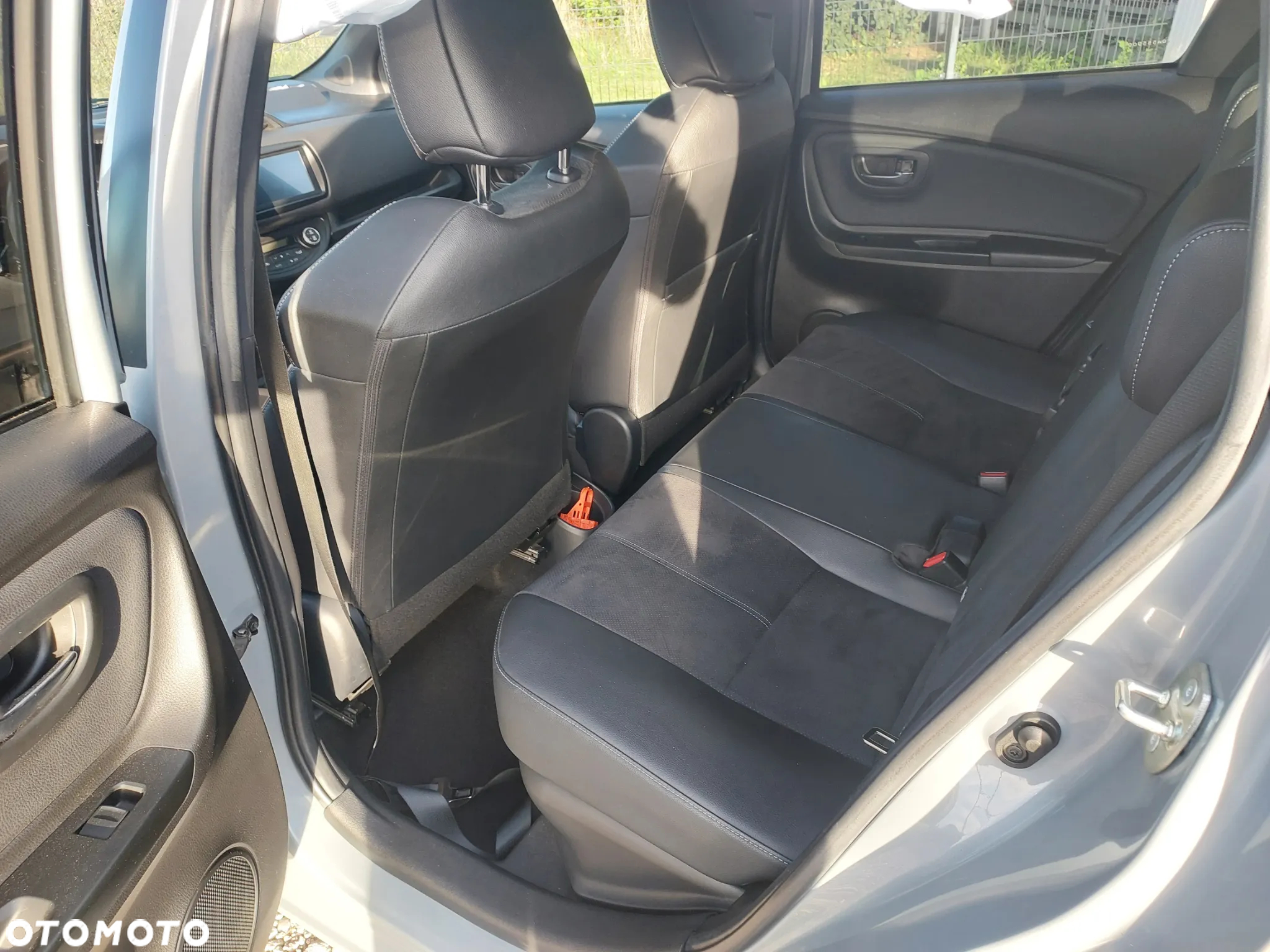 Toyota Yaris Hybrid 1.5 VVT-i GR Sport - 14