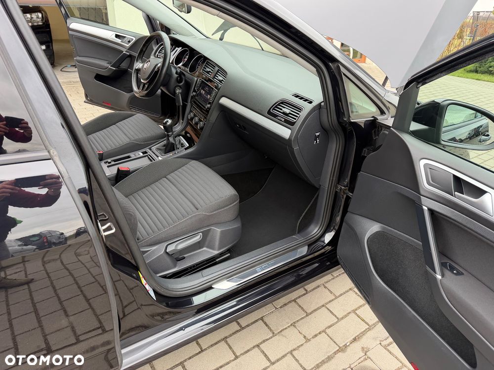 Volkswagen Golf - 39