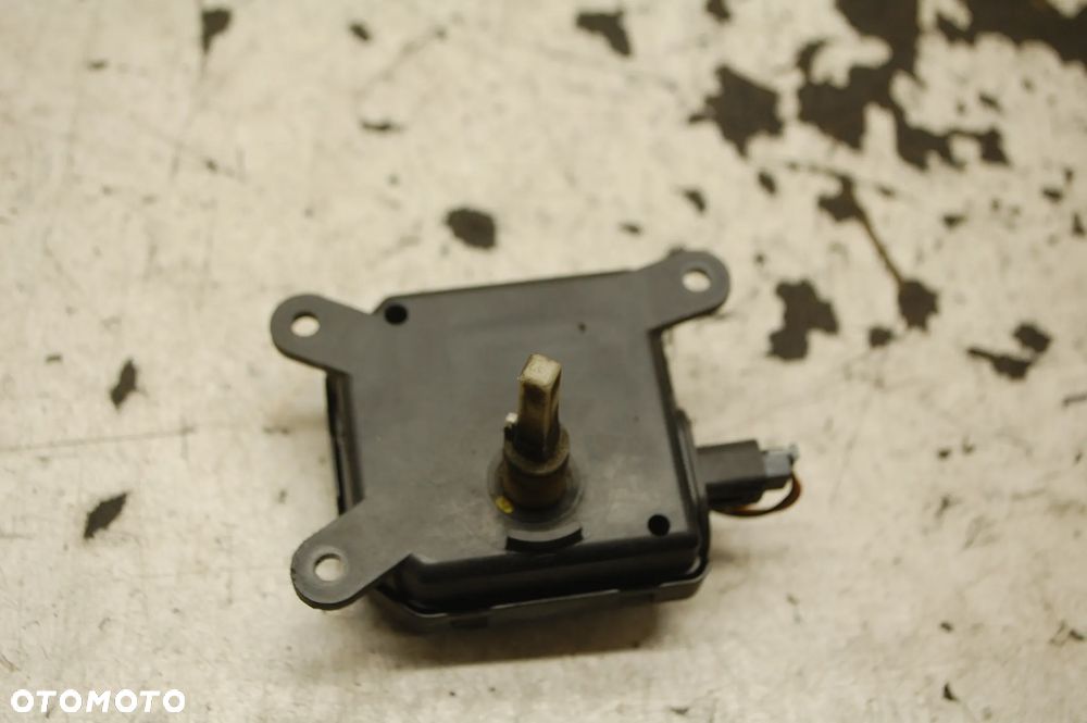 SILNICZEK NAGRZEWNICY 52418856 OPEL ASTRA III H 1.6 - 2