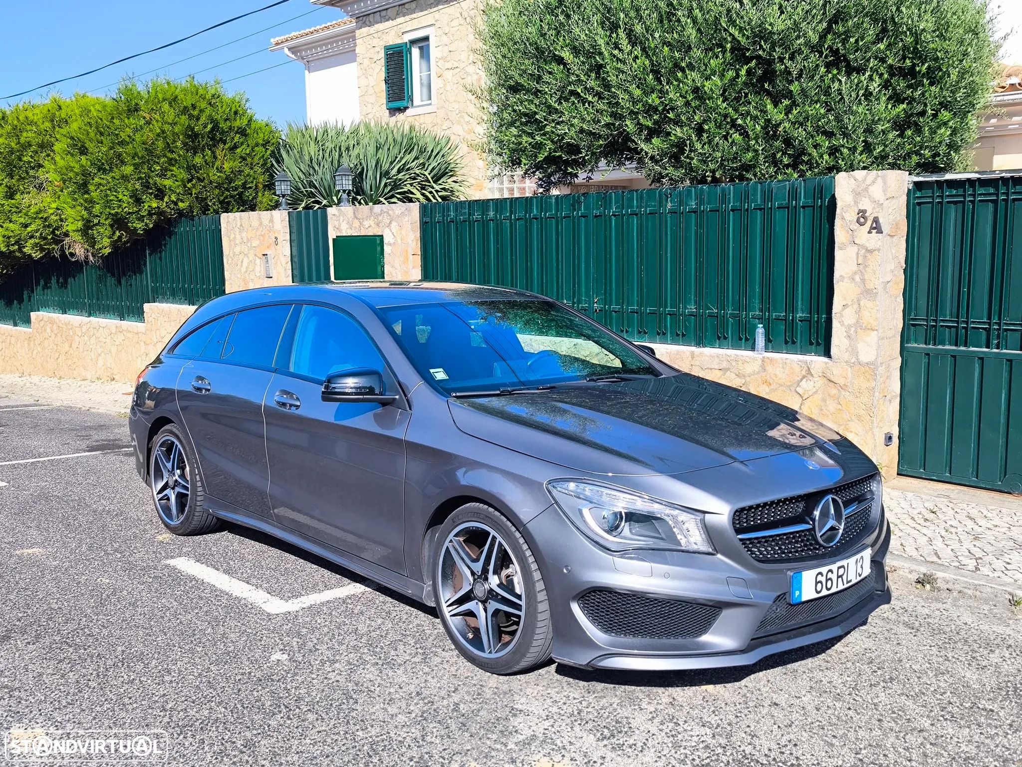 Mercedes-Benz CLA 180 d Shooting Brake AMG Line - 1