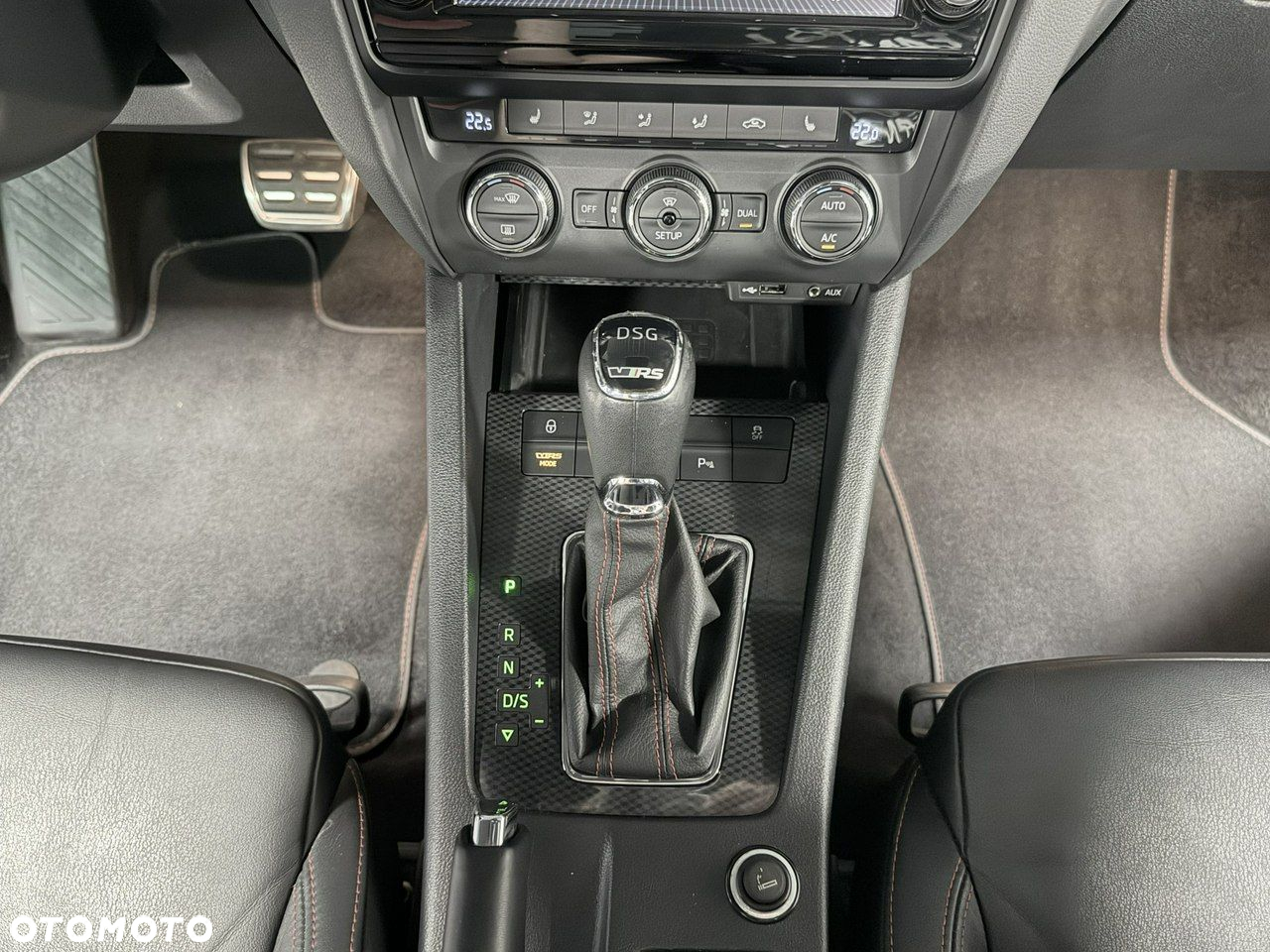 Skoda Octavia Combi 2.0 TDI DSG RS - 27