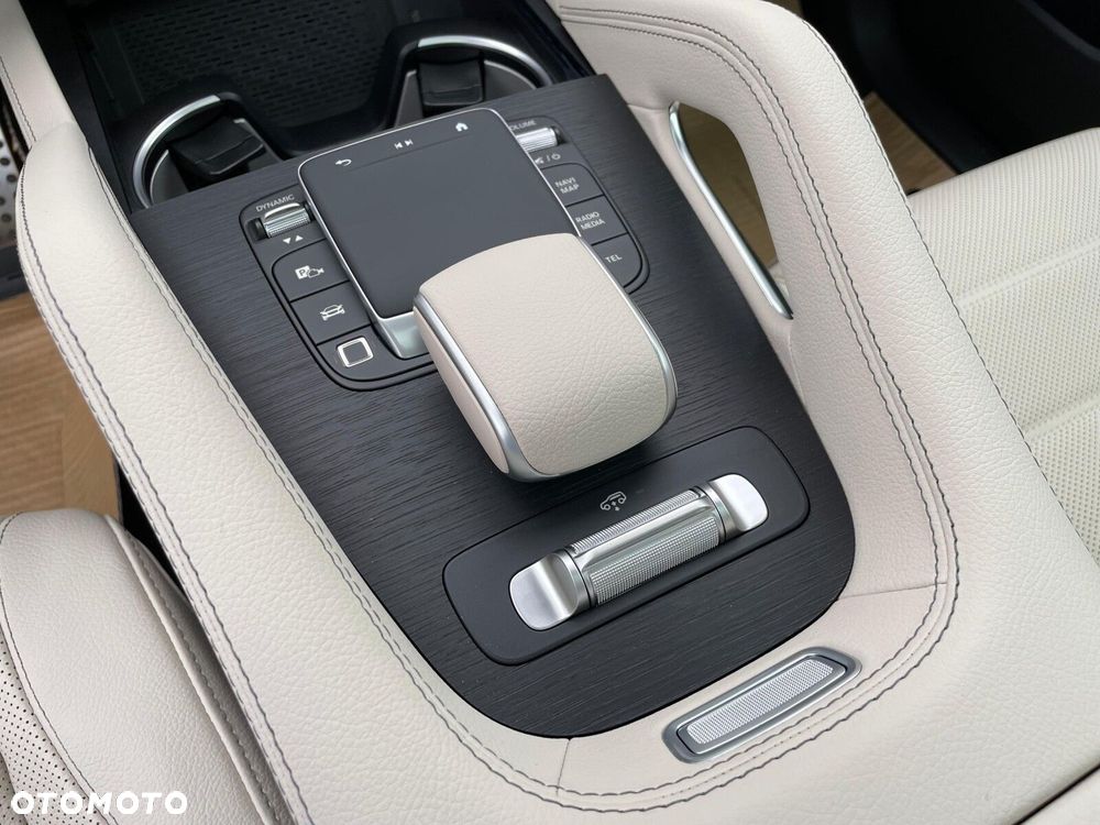 Mercedes-Benz GLS - 38