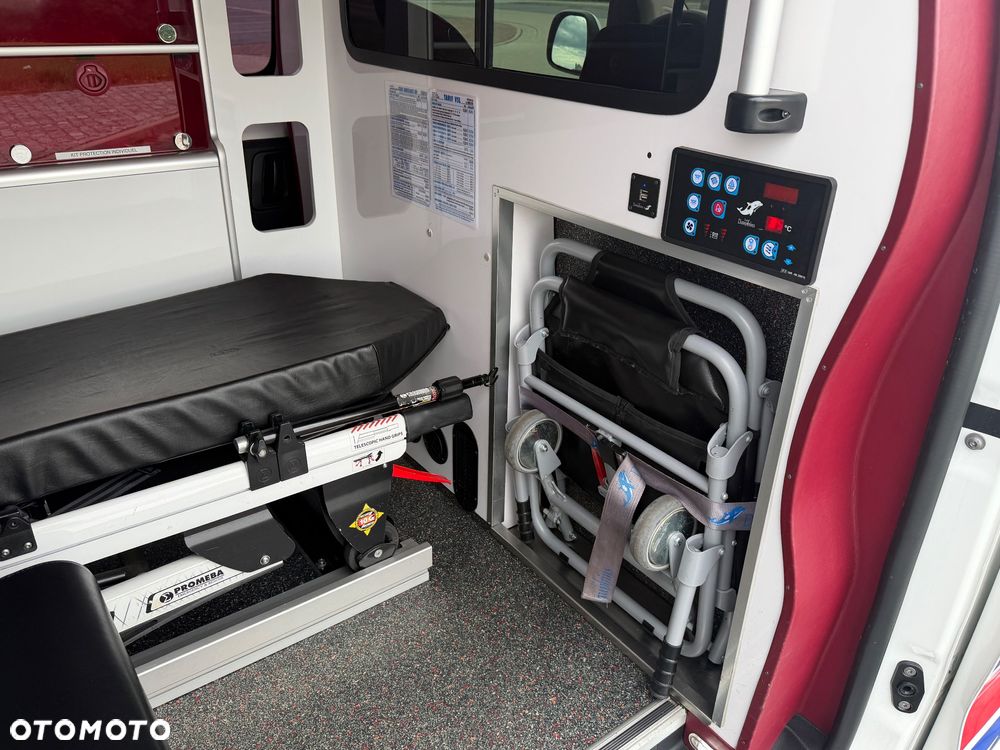 Opel Vivaro Karetka Ambulans Ambulance Sanitarny EN1789 - 12