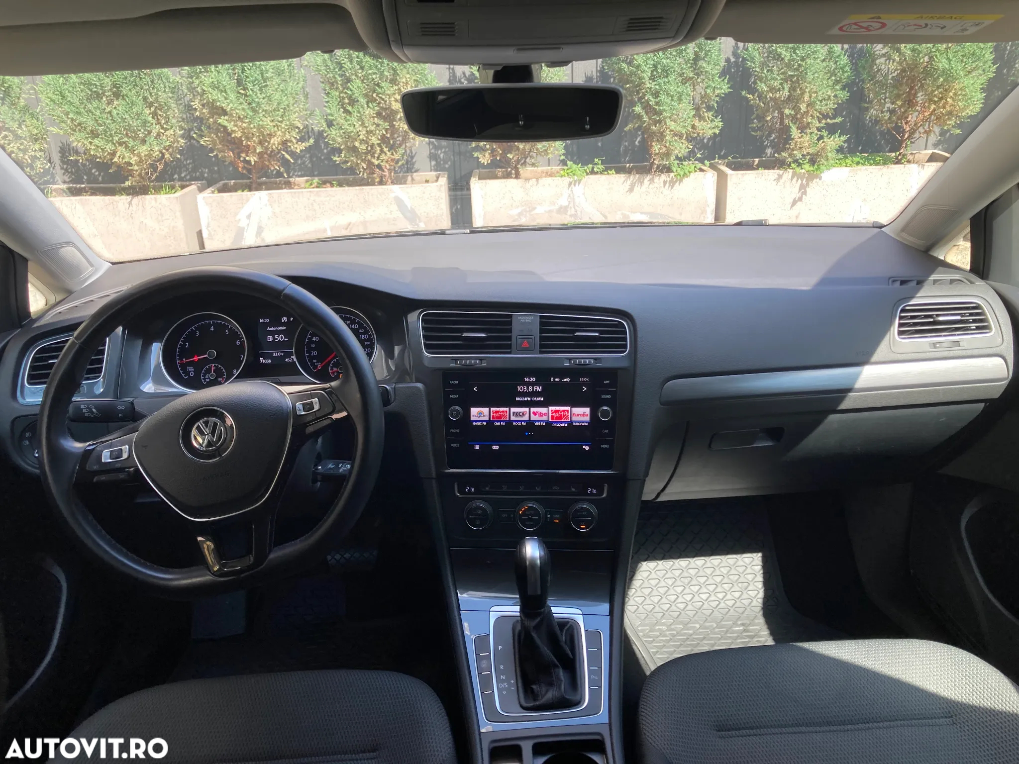 Volkswagen Golf - 11