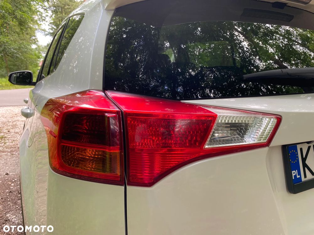 Toyota RAV4 2.0 D-4D Premium - 11