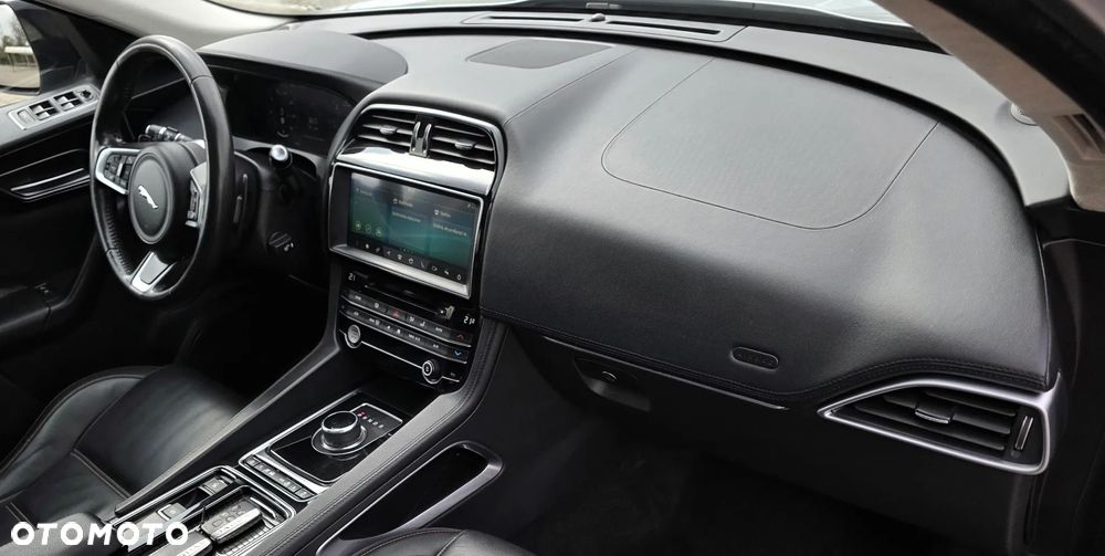 Jaguar F-Pace 20d AWD Prestige - 12