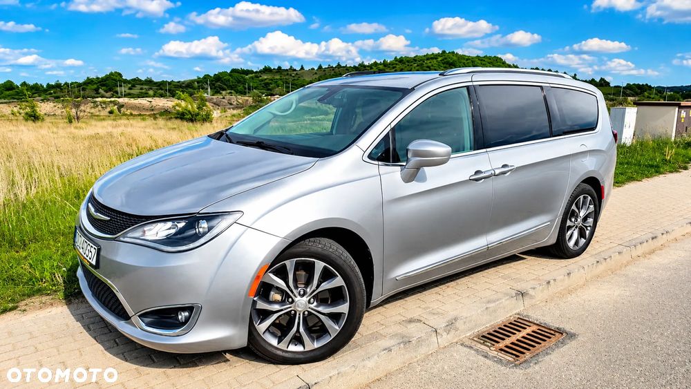 Chrysler Pacifica - 1