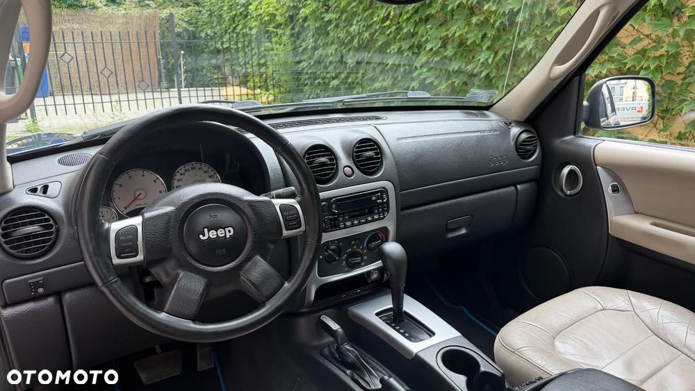 Jeep Liberty 3.7 4x4 - 9