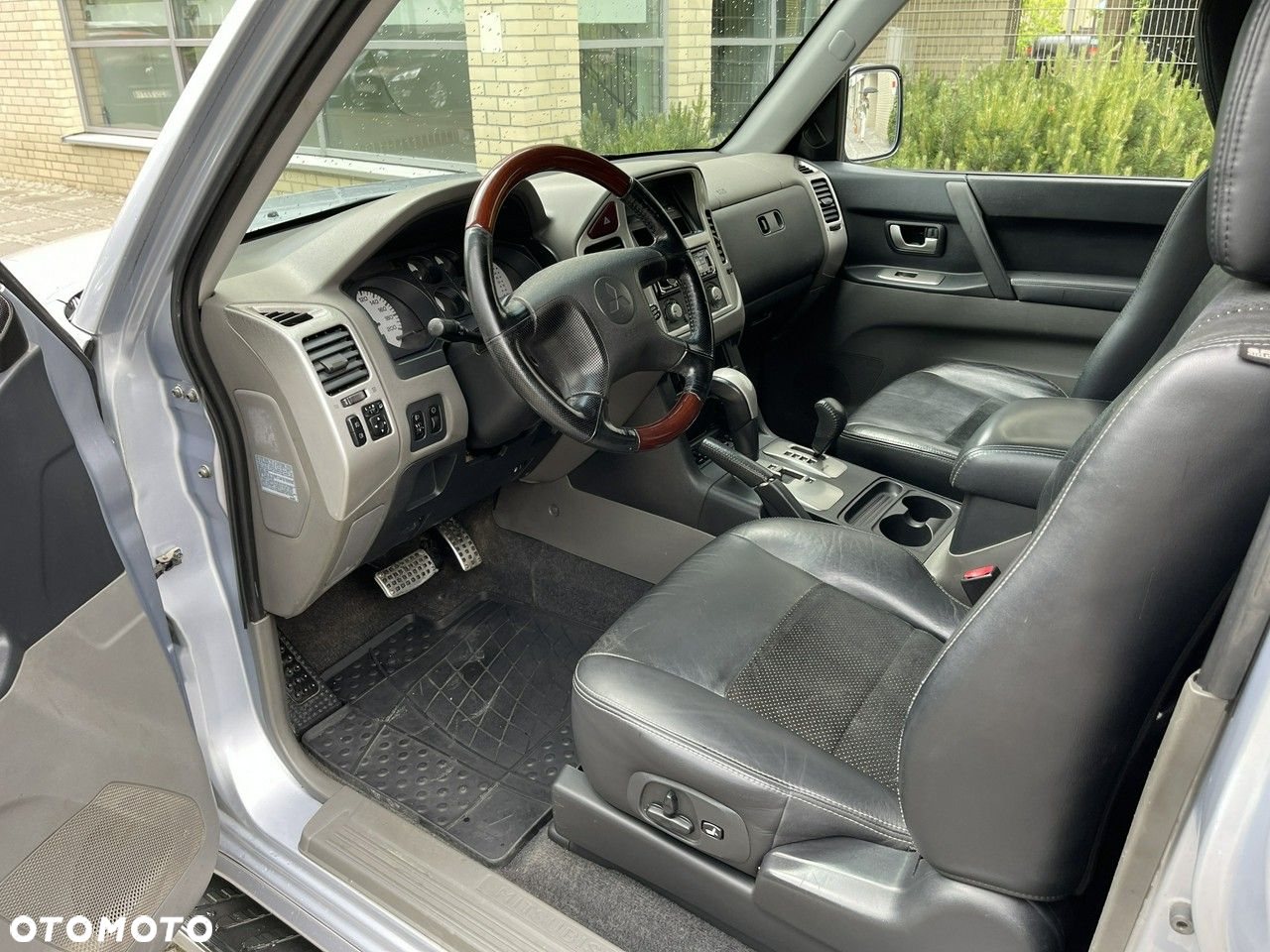 Mitsubishi Pajero - 22