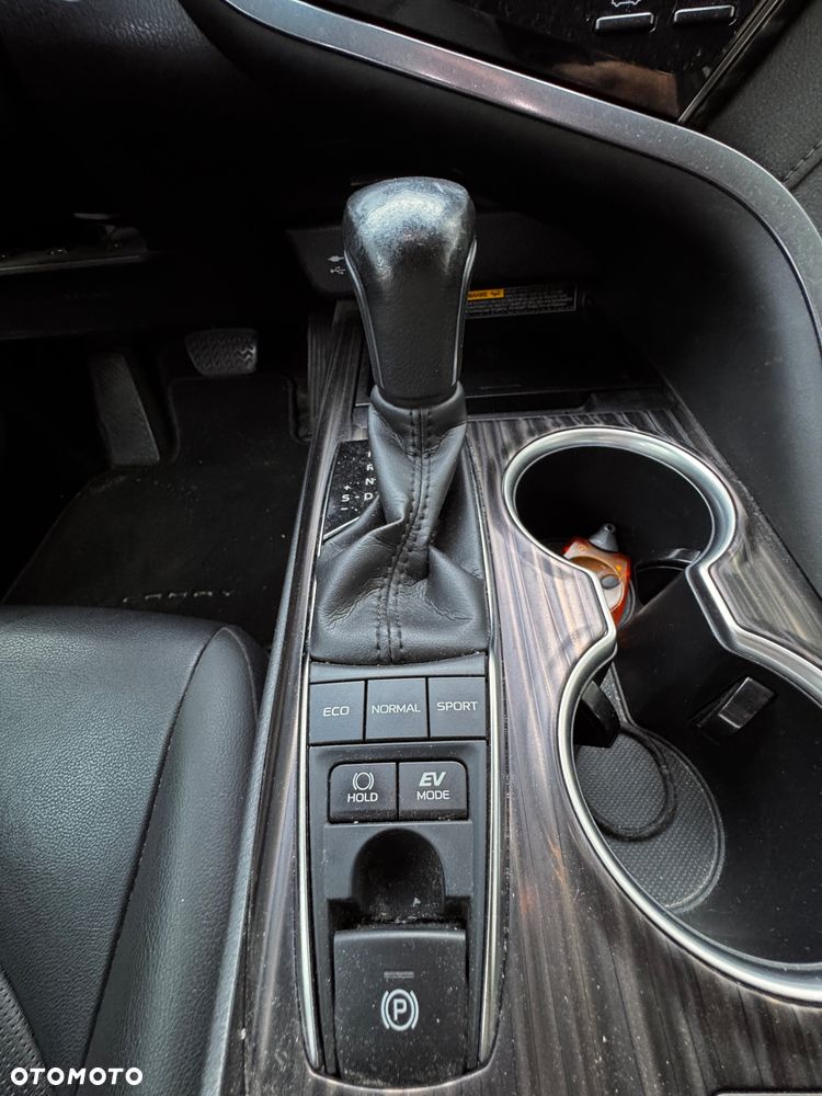 Toyota Camry 2.5 Hybrid Executive CVT - 8