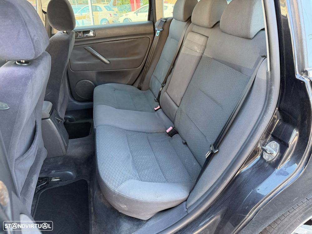 VW Passat 1.9 TDi Confortline Tip - 12