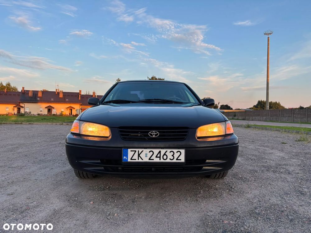 Toyota Camry - 25