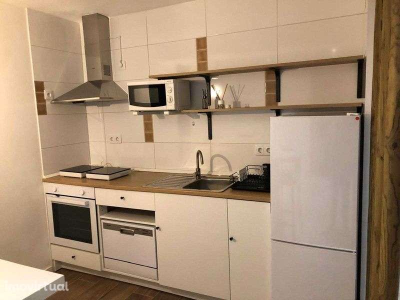 Apartamento T1, renovado - Grande imagem: 2/12