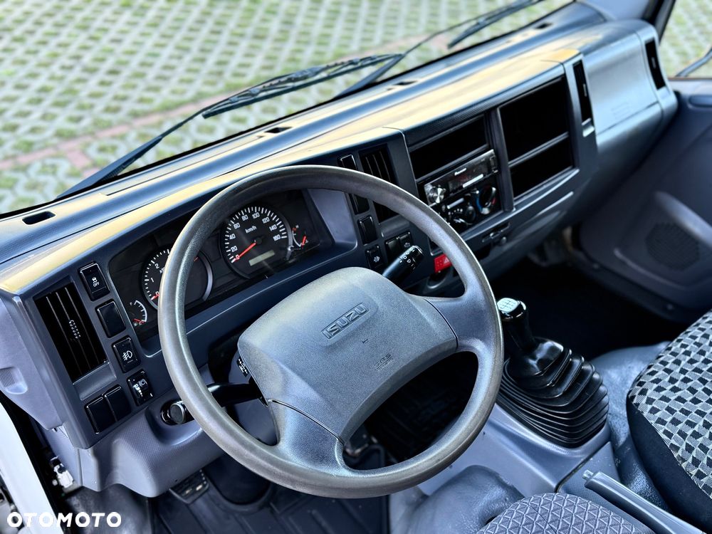 Isuzu M21 - 21