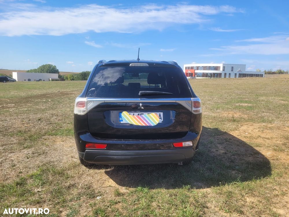 Mitsubishi Outlander - 3