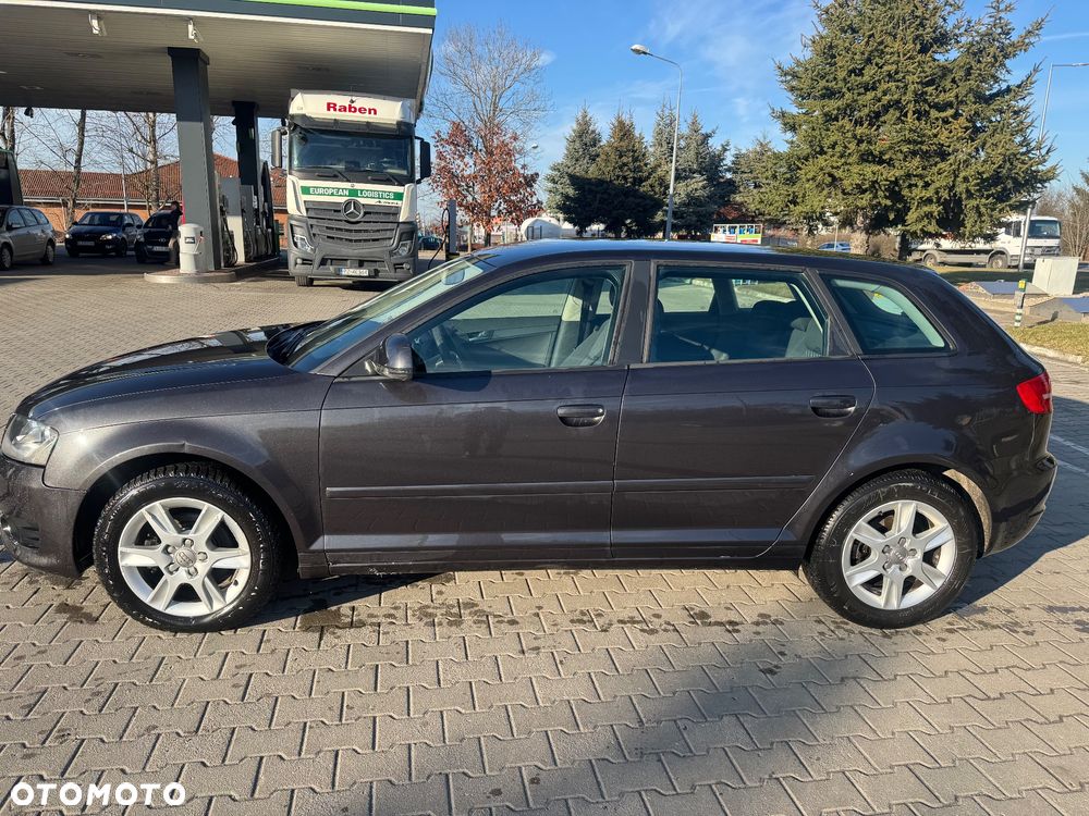 Audi A3 Sportback 1.6 TDI DPF Ambiente - 8