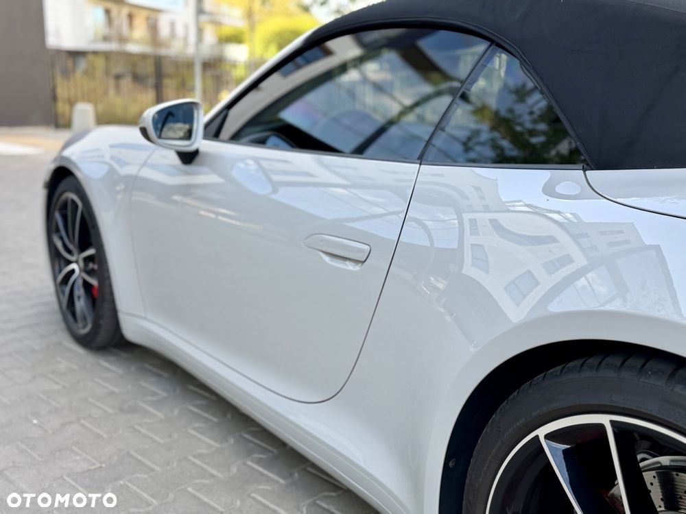 Porsche 911 Carrera 4S - 22