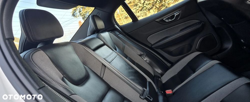 Volvo S60 T4 R-Design - 12