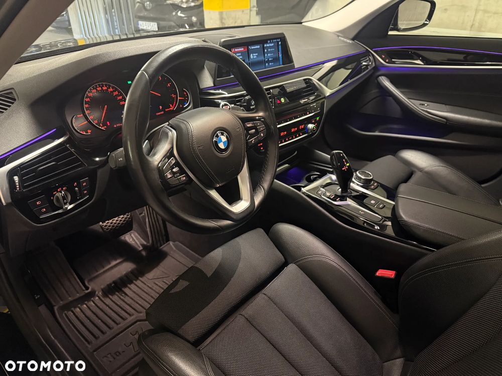 BMW Seria 5 518d Sport Line - 34