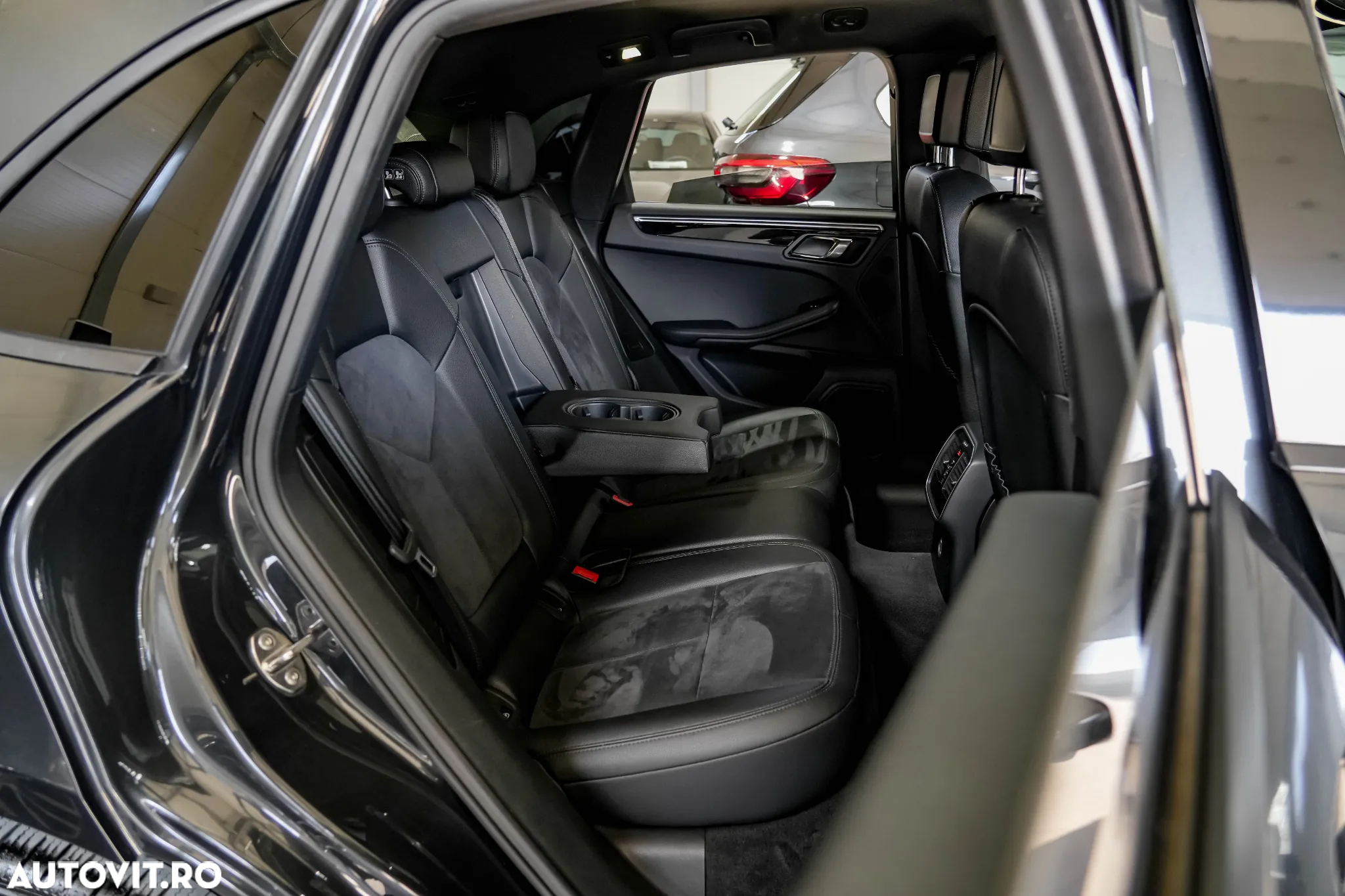 Porsche Macan - 24