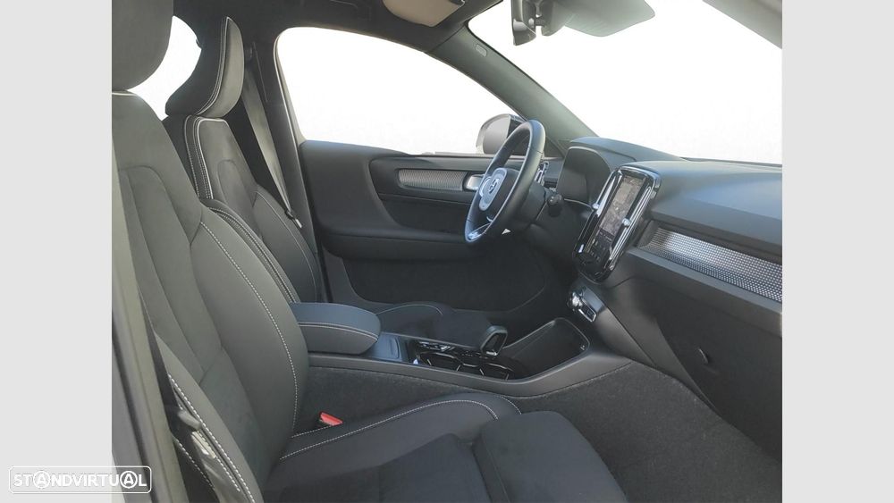 Volvo XC 40 2.0 B3 Plus Dark - 14