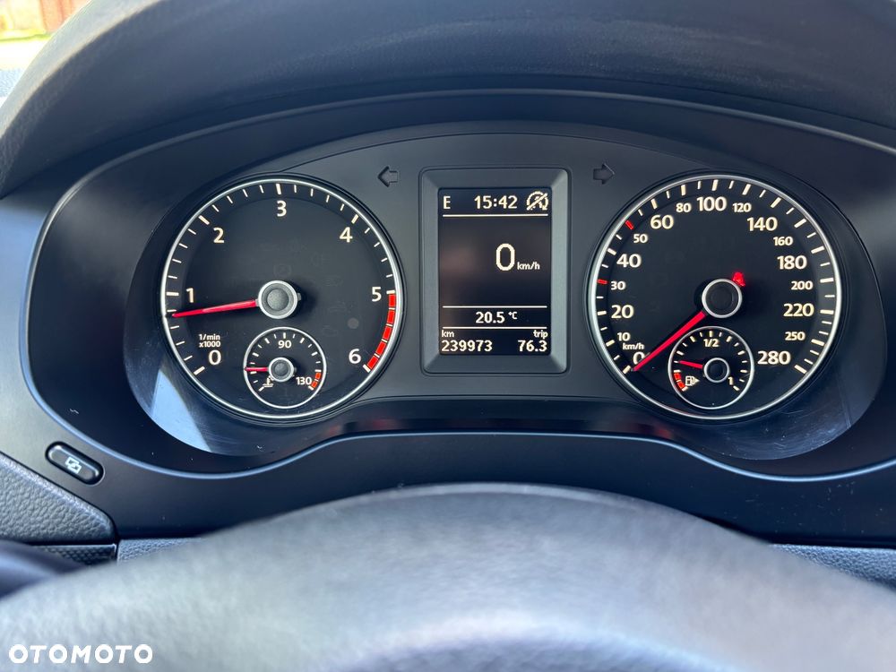 Volkswagen Jetta 1.6 TDI DPF Highline - 24