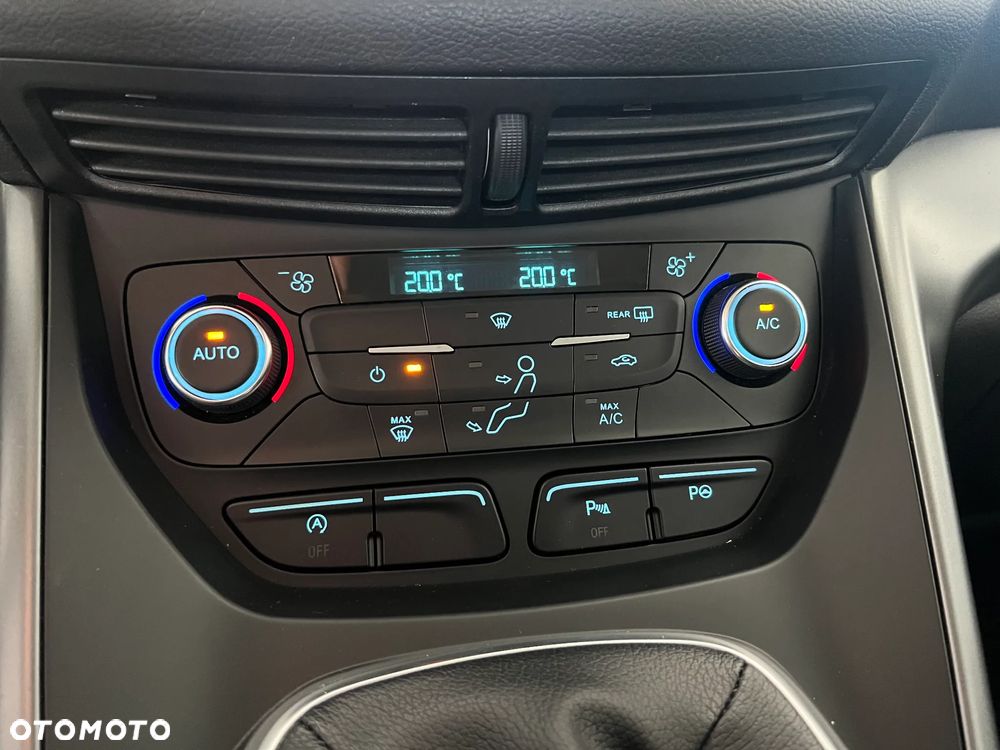 Ford Kuga 2.0 TDCi FWD Titanium - 28