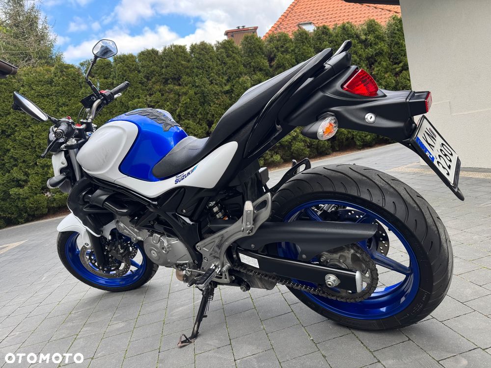 Suzuki Gladius - 6