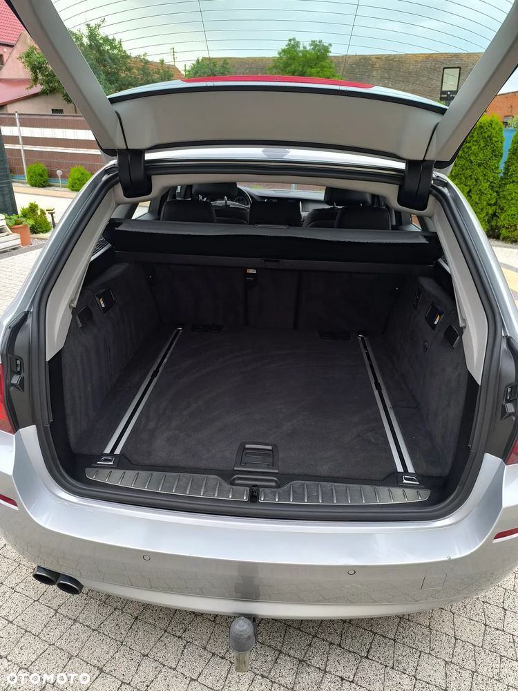BMW Seria 5 525d - 12