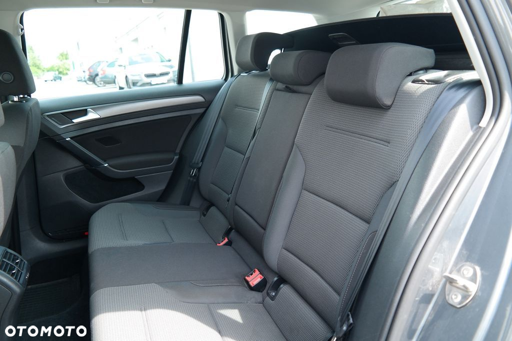 Volkswagen Golf - 11
