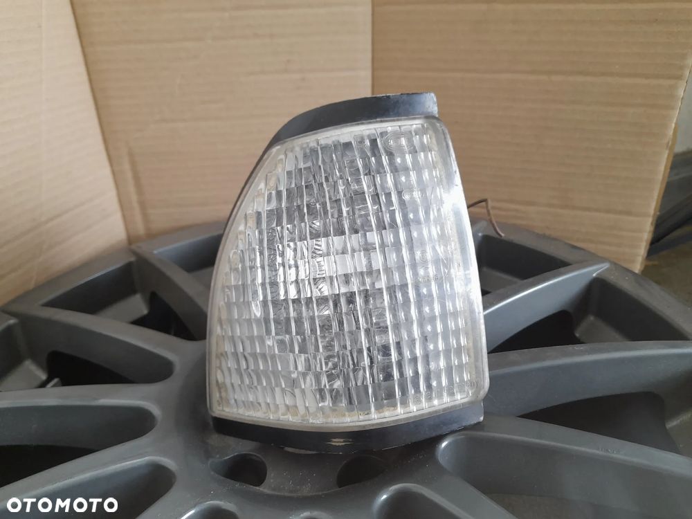 Kierunkowskaz prawy przód Audi 100 C2 Hella 431953050B - 1