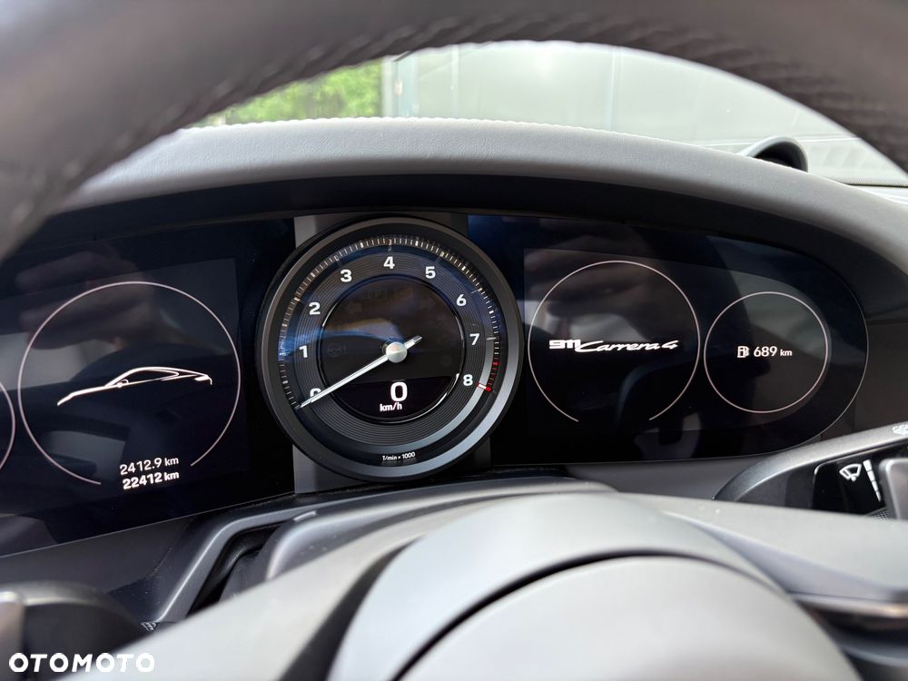 Porsche 911 Carrera 4 - 35