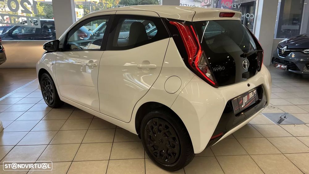 Toyota Aygo X Black&White - 7