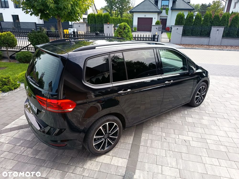Volkswagen Touran - 4