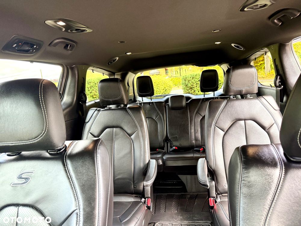 Chrysler Pacifica - 8