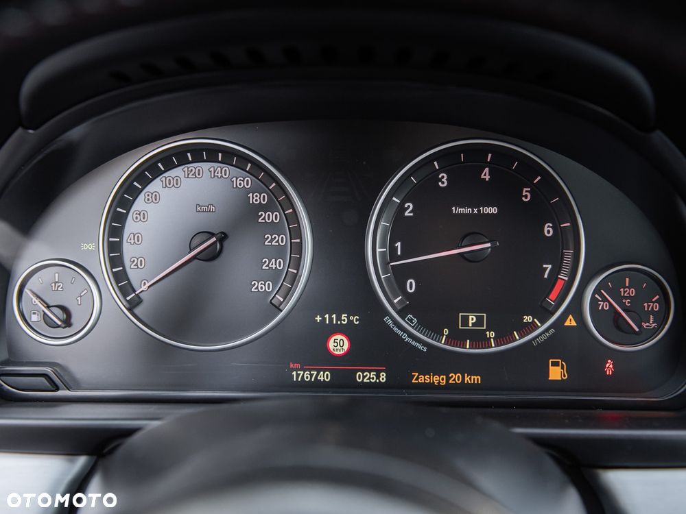 BMW Seria 5 520i - 28