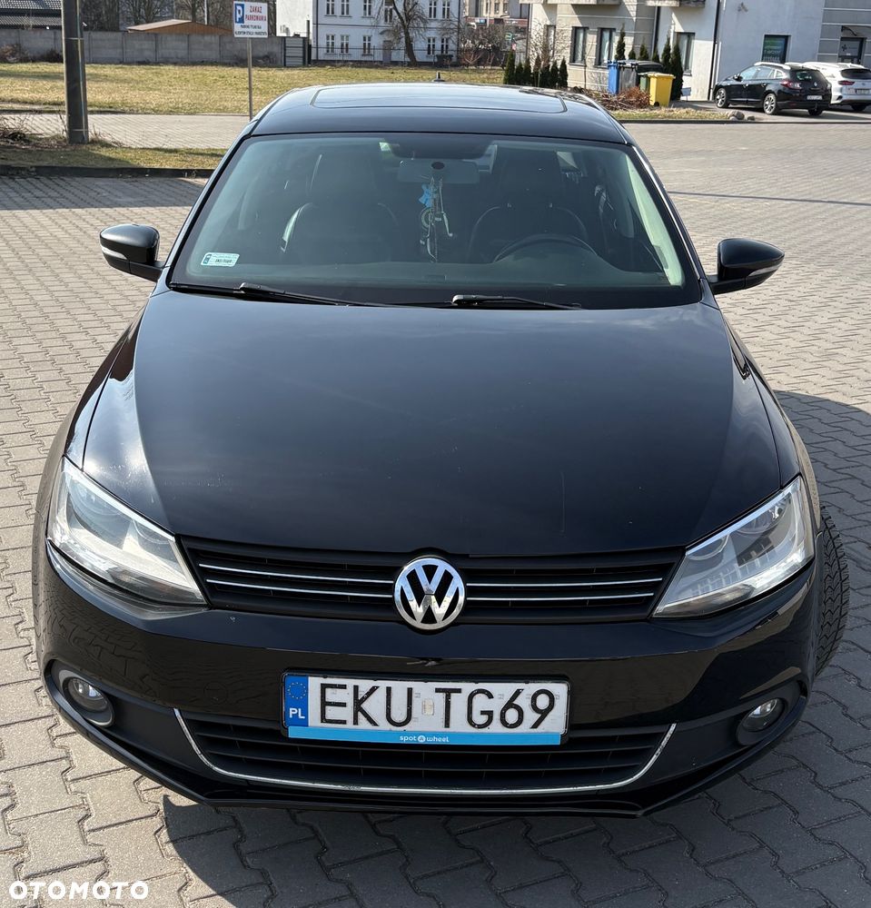 Volkswagen Jetta - 2