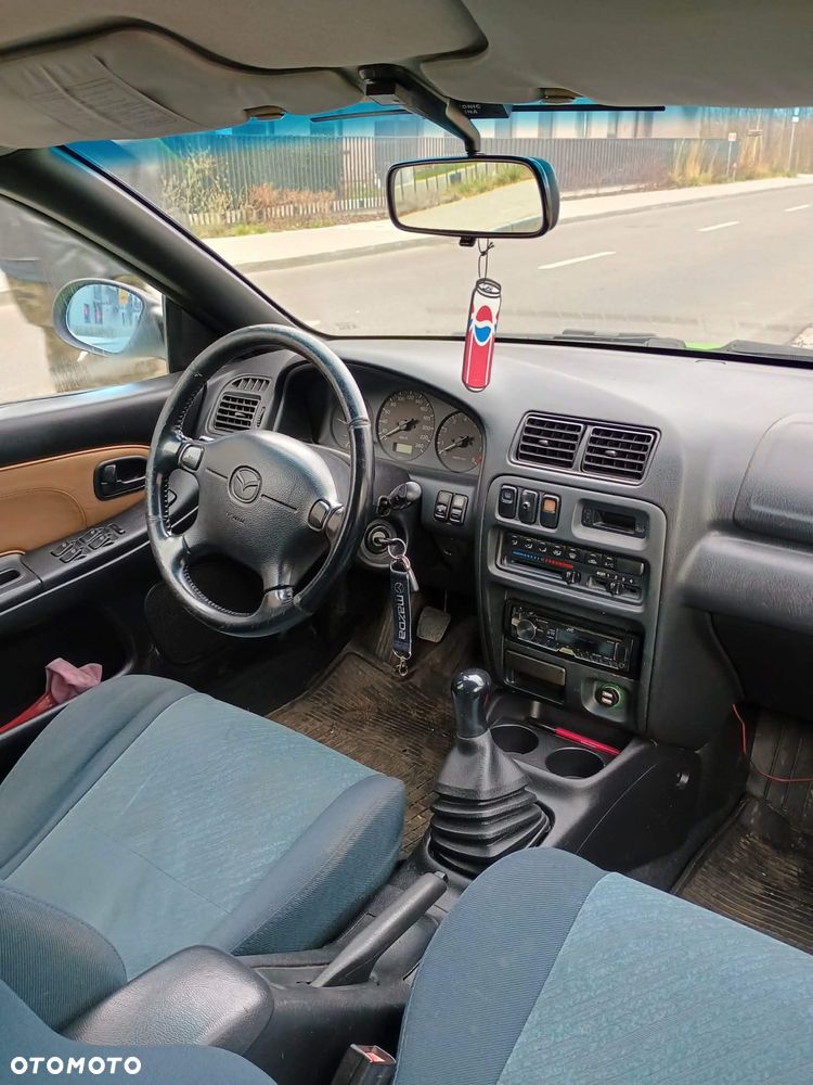 Mazda 323F - 5