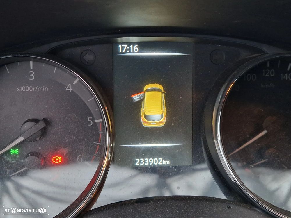 Nissan Qashqai 1.5 dCi N-Connecta - 6